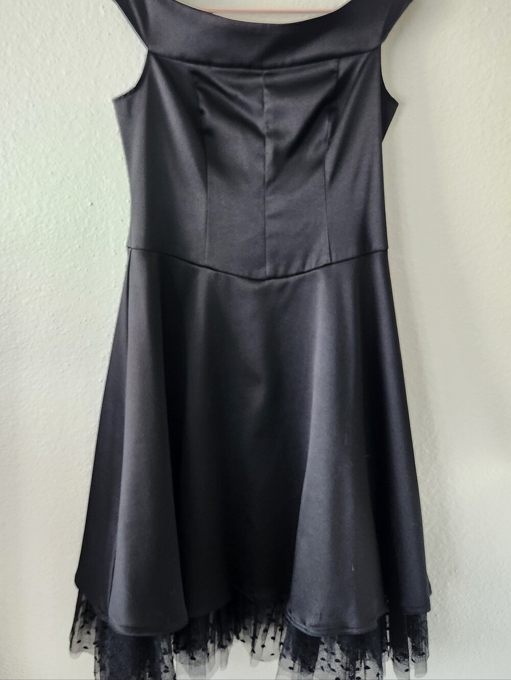 Be Smart .Elegant Black Midi Dress with Tulle Hem
